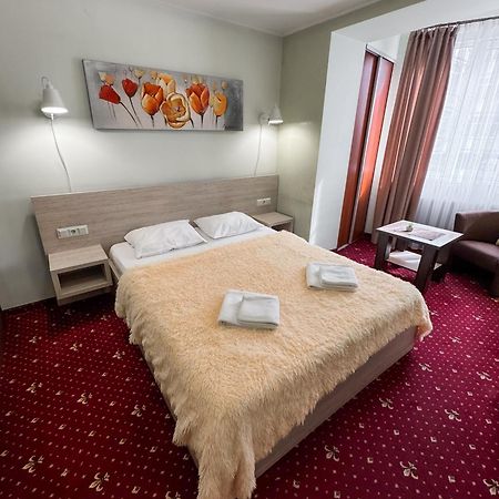 Apartments Deluxe Ivano-Frankivsk Exteriör bild