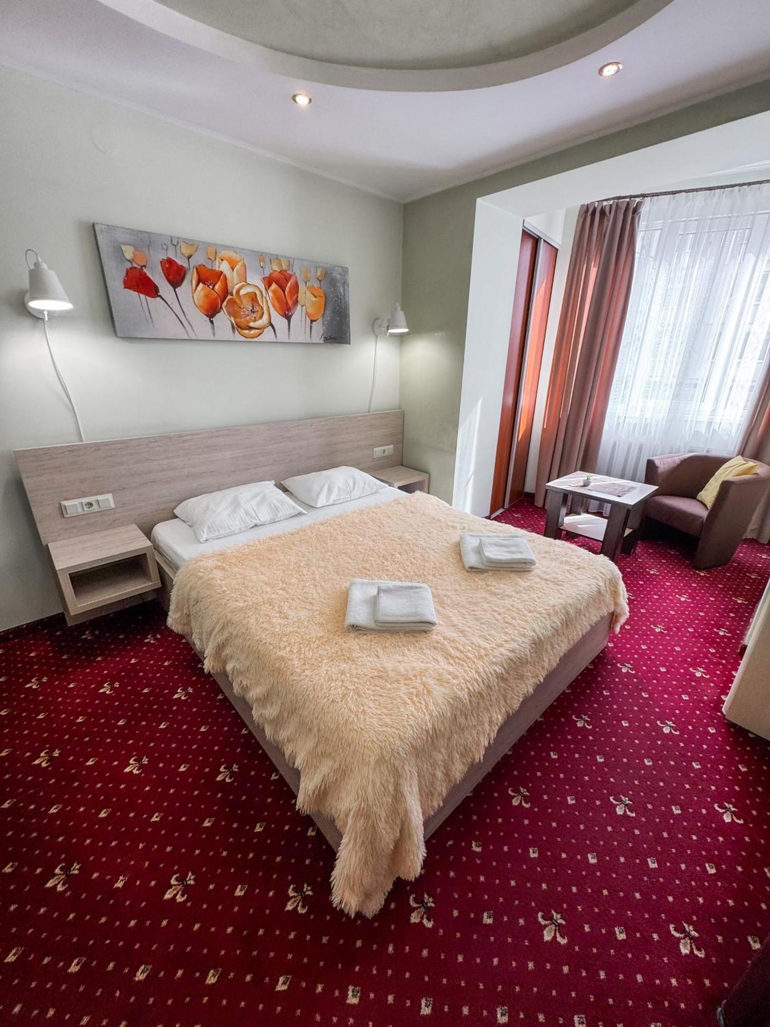 Apartments Deluxe Ivano-Frankivsk Exteriör bild
